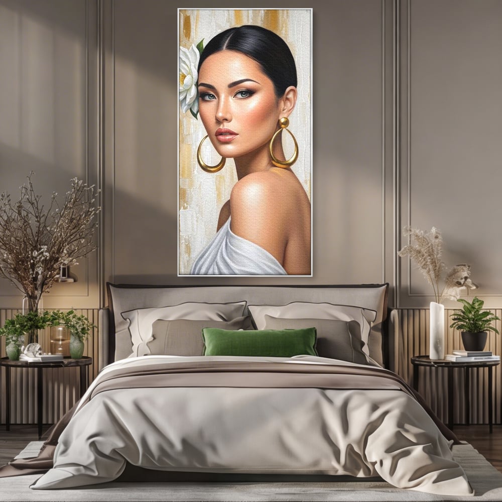 Tablou canvas cu tablou canvas cu portret de femeie, in rama de aluminiu argintiu, pe perete intr-un dormitor